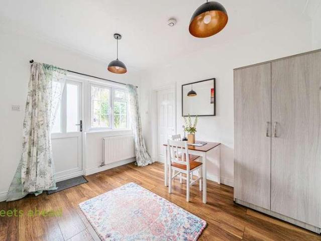Apartment for rent in London Borough of Croydon, Shirley