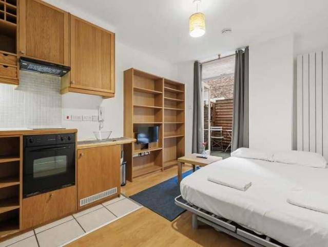 Apartment for rent in West Kensington, Greater London