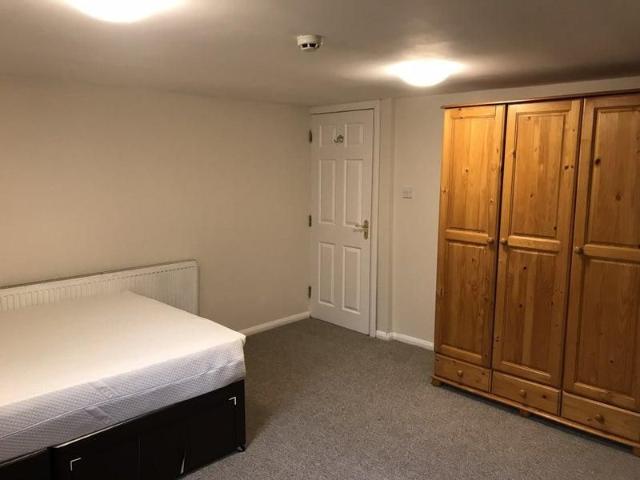 Apartment for rent in Ringlestone, Midway