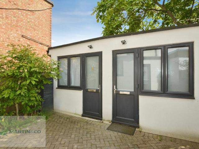 Apartment for rent in Blackhills, Surrey