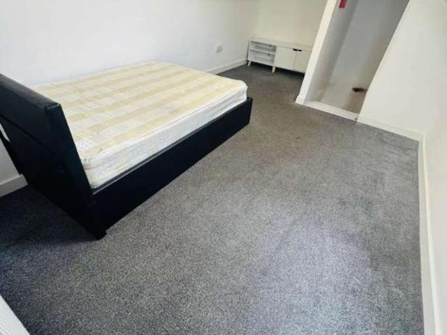 Apartment for rent in Farley Hill, Spring Park