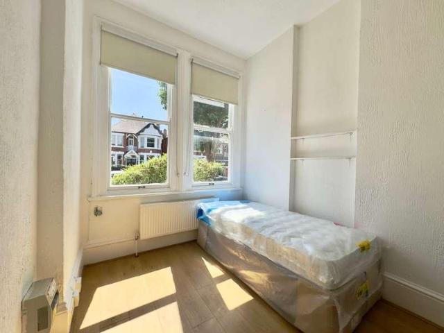 Apartment for rent in Dollis Hill, Greater London
