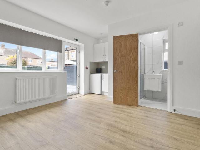 Flat for rent in Lower Edmonton, Greater London