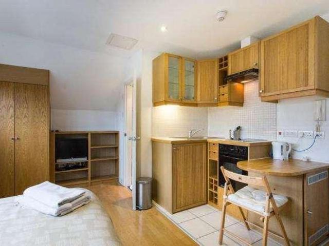 Apartment for rent in Chalk Farm, Greater London