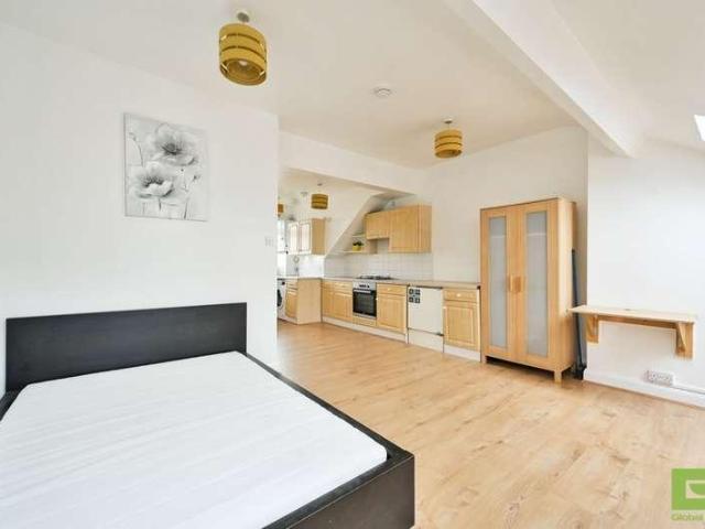 Apartment for rent in London Borough of Ealing, Hanwell