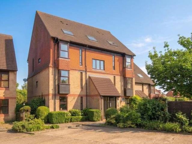 Apartment for rent in Horsell, Woking