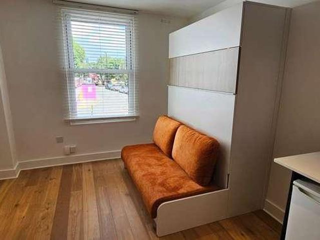 Apartment for rent in London Borough of Hounslow, Strand