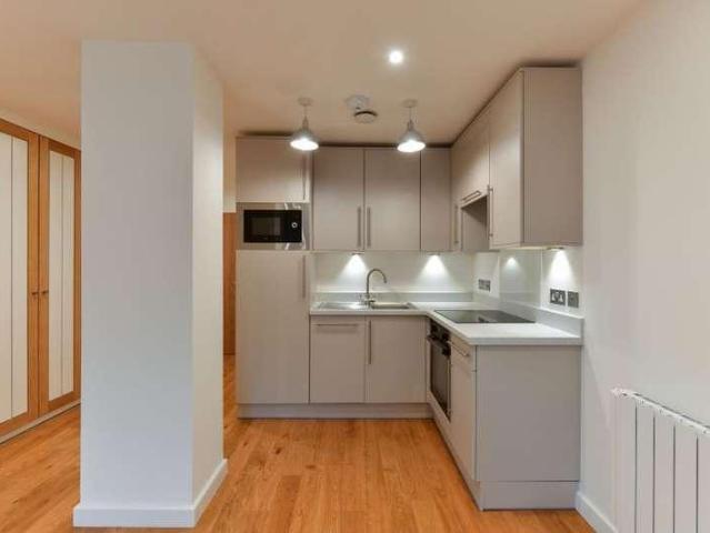 Apartment for rent in Horsell, Woking
