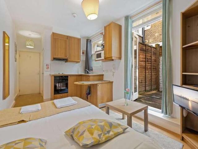 Apartment for rent in West Kensington, Greater London