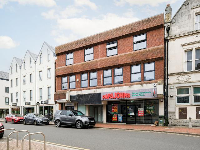 Apartment for rent in Row Town, Surrey