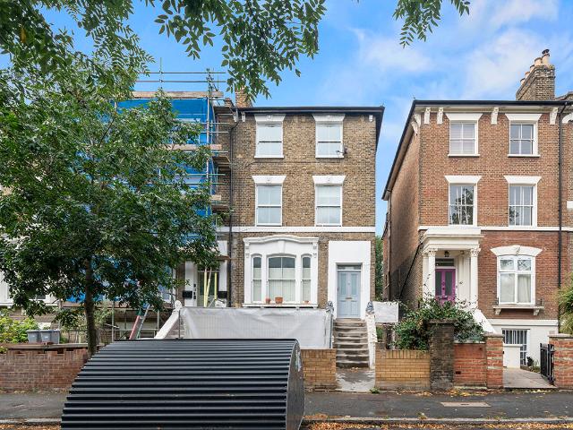 Apartment for rent in Shacklewell, Greater London