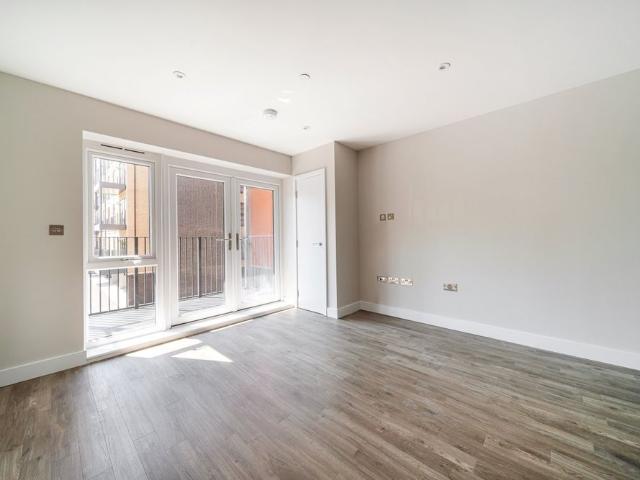 Apartment for rent in Worcester Park Estate, Monks Orchard