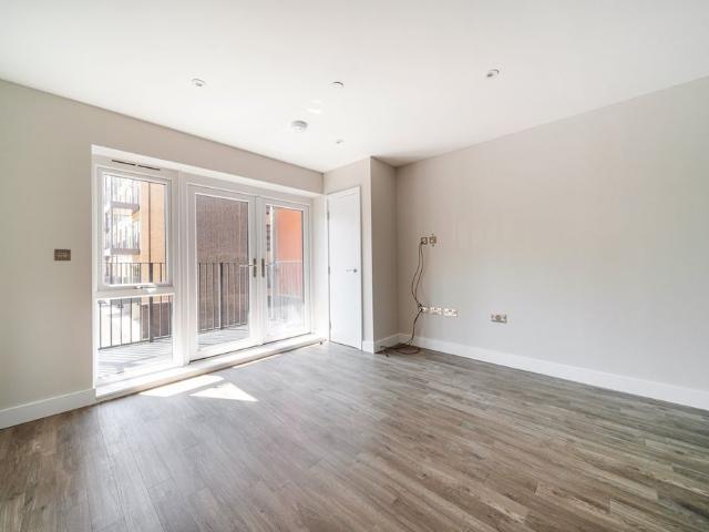 Apartment for rent in Worcester Park Estate, Monks Orchard