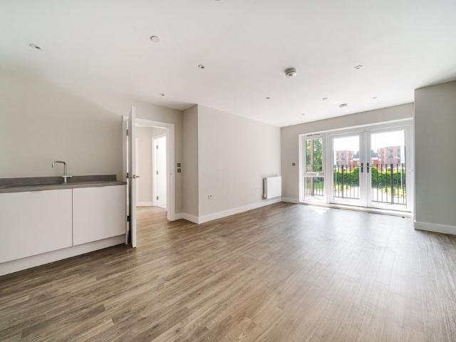 Apartment for rent in Worcester Park Estate, Monks Orchard