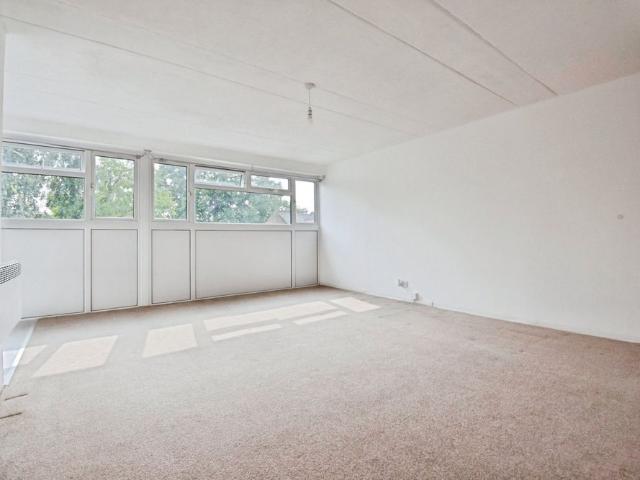 Apartment for rent in Albany Park, Greater London