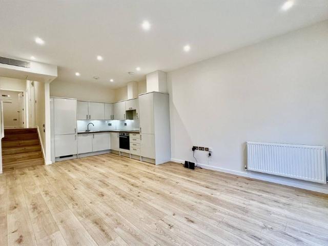 Apartment for rent in London Borough of Ealing, Perivale