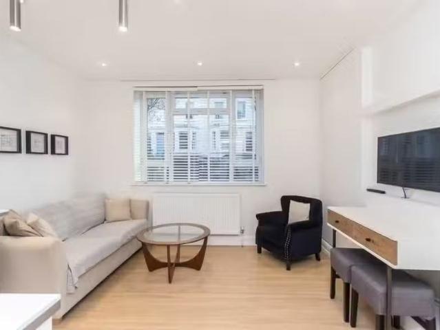 House for rent in Sands End, West Kensington