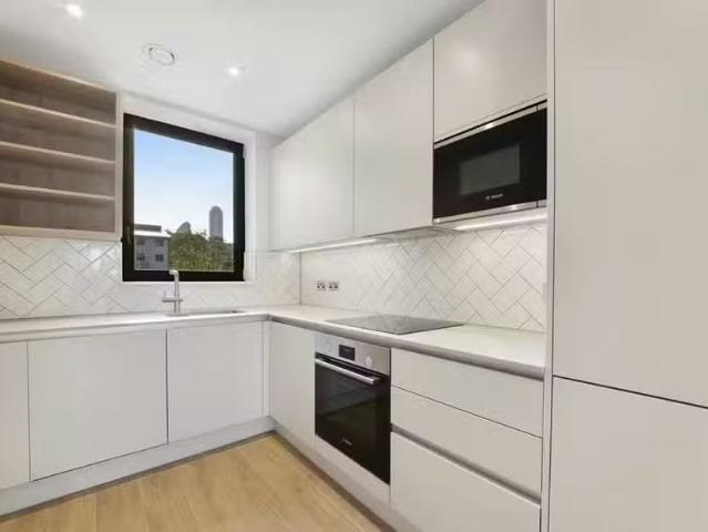 Apartment for rent in Poplar, Aberfeldy Village
