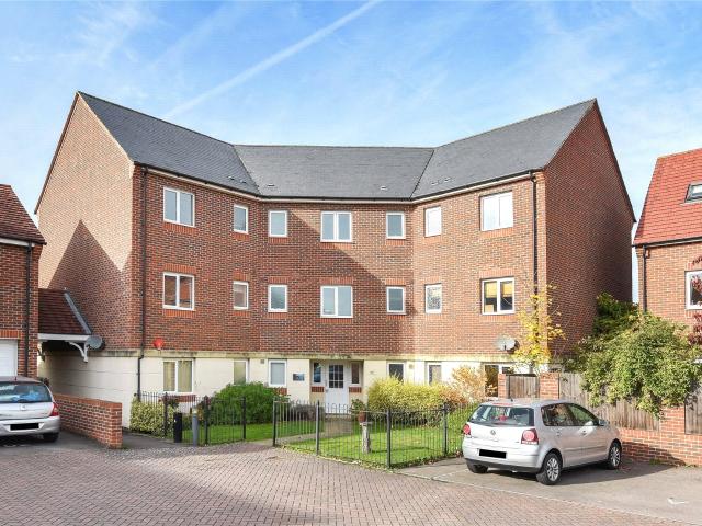 Apartment for rent in Jennett's Park, Bracknell
