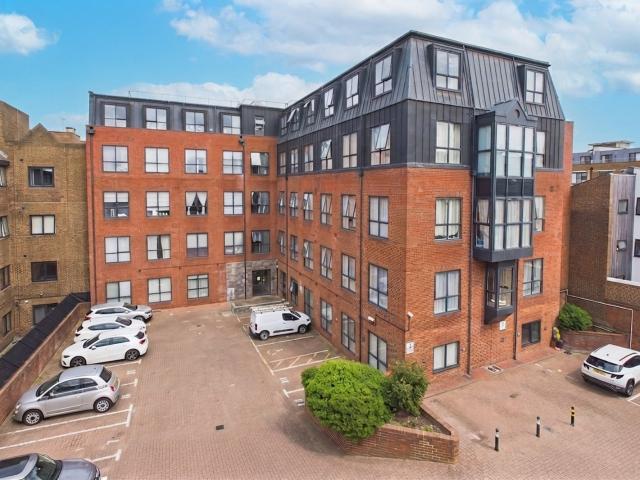 Apartment for rent in Heol-las, Surrey