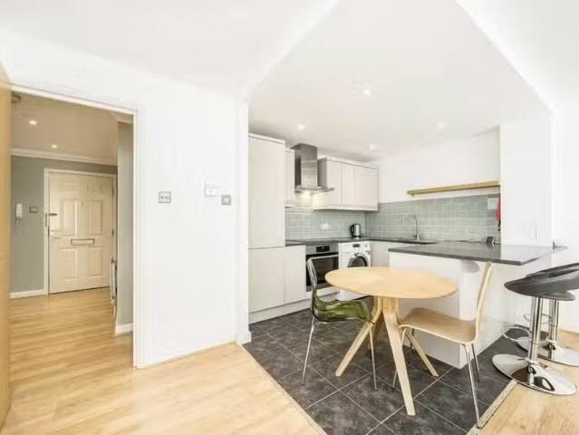 House for rent in Poplar, Cubitt Town