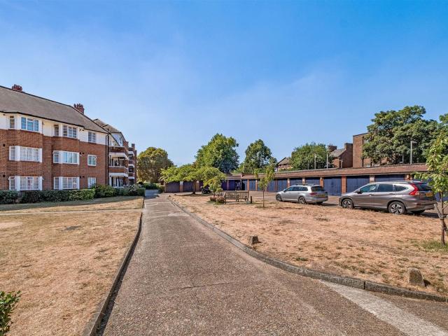 Apartment for rent in Mortlake, Greater London