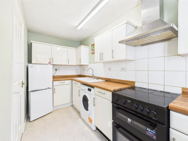 Apartment for rent in Stanwell, Spelthorne