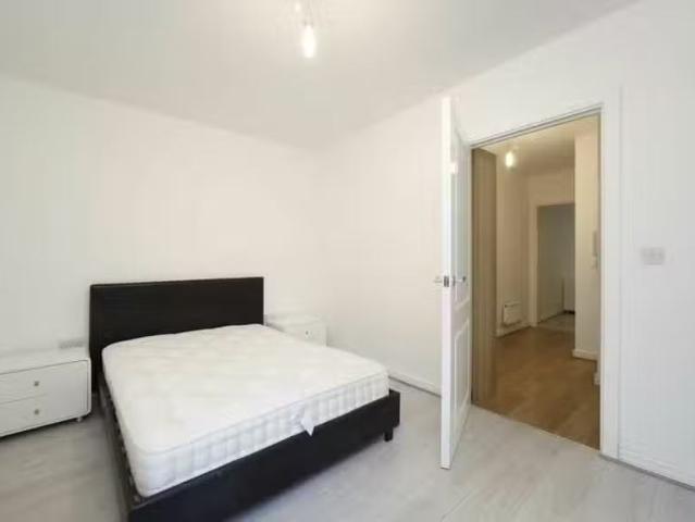 Apartment for rent in Poplar, Poplar