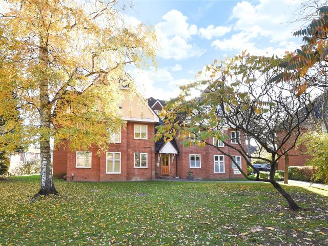 Apartment for rent in Emmbrook, Wokingham
