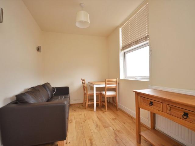 Apartment for rent in London Borough of Lewisham, Ladywell
