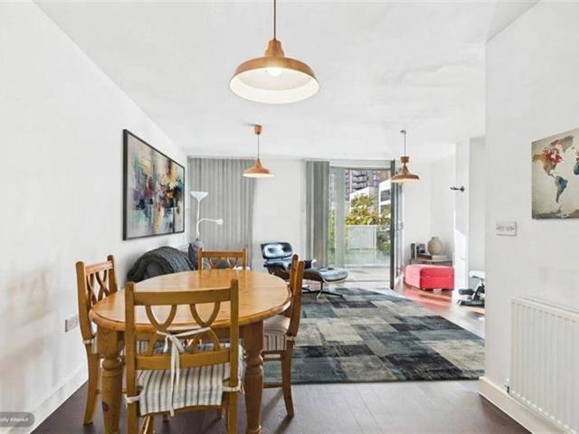 Apartment for rent in Waterside Park, Greater London