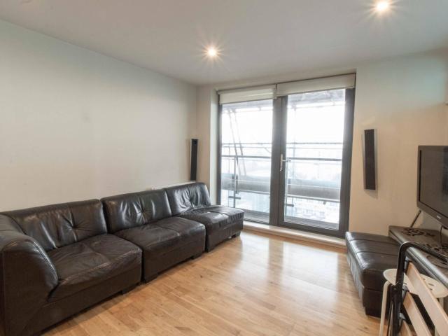 Apartment for rent in Poplar Grove, Greater London