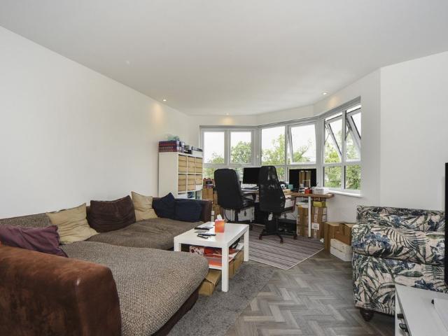 Apartment for rent in Petts Wood, Greater London