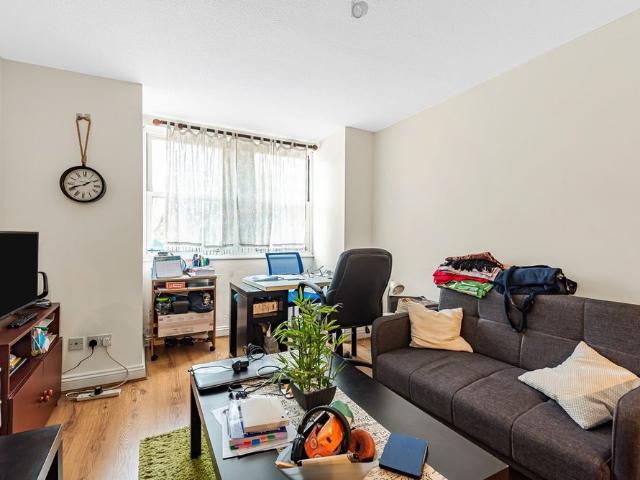 Apartment for rent in London Borough of Lewisham, Cat Hill