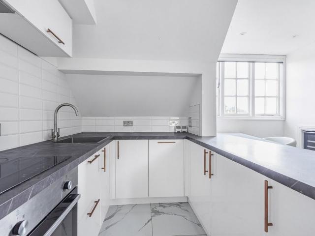Apartment for rent in Bromley, Bickley