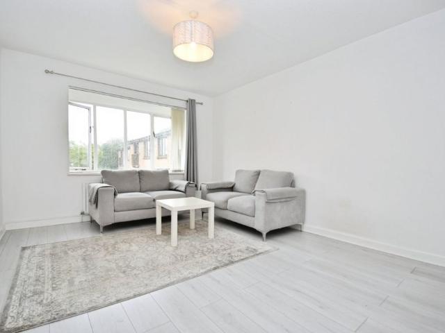 Apartment for rent in Widmore, Greater London