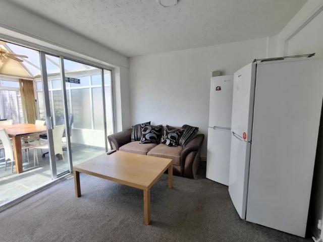 House for rent in The Image, Pouchen End
