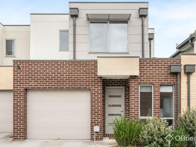 Townhouse for sale in Carrum Downs