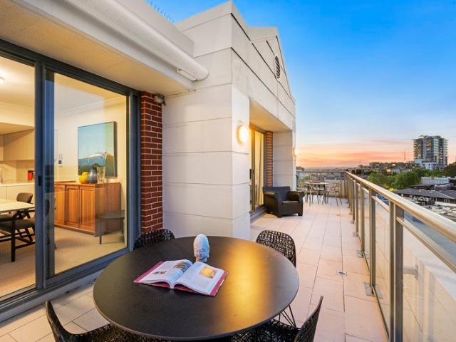Apartment for sale in Lower North Shore, Sydney