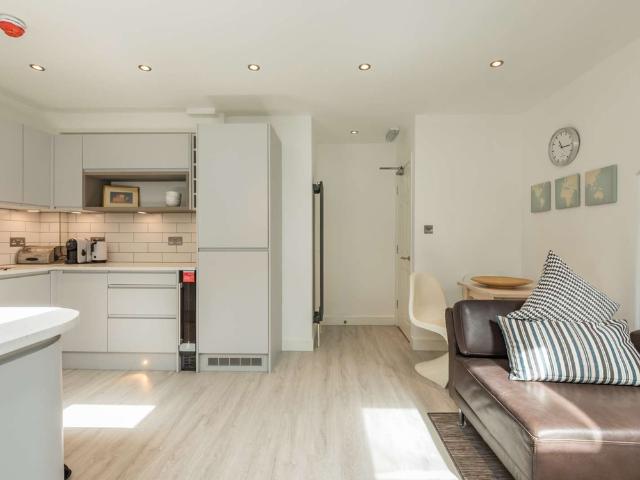 Room for rent in London Borough of Merton, Greater London