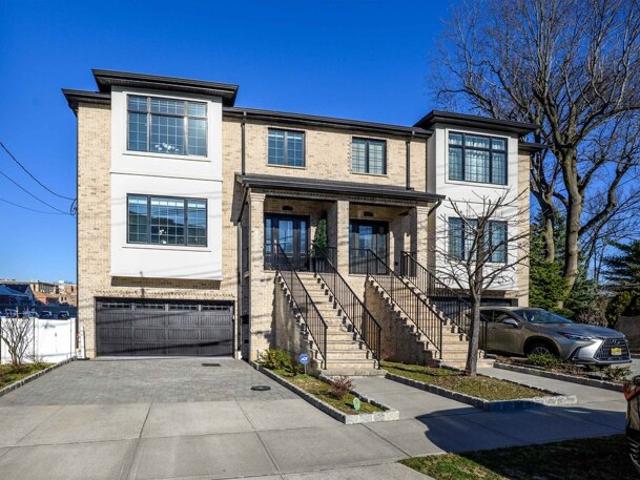 House for sale in Fort Lee, New Jersey