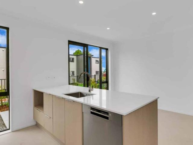 Townhouse for rent in Point England, Oroua County