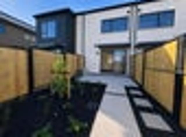 Townhouse for sale in Paremoremo