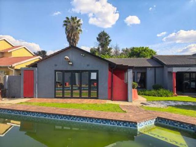 House for sale in Roodepoort, City of Johannesburg Metropolitan Municipality