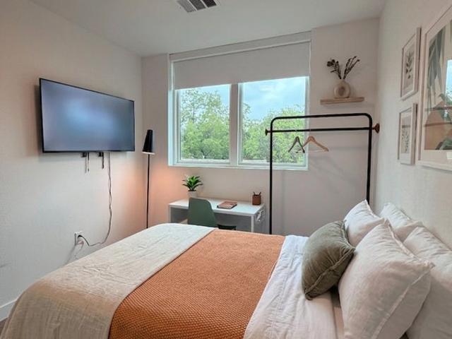 Room for rent in West Sixth, Austin