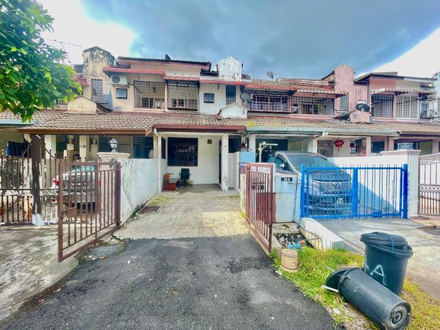 Townhouse for sale in Country Heights Damansara, Kuala Lumpur
