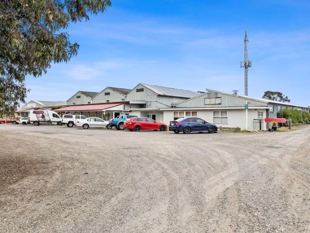 Warehouse for rent in Creswick, Victoria