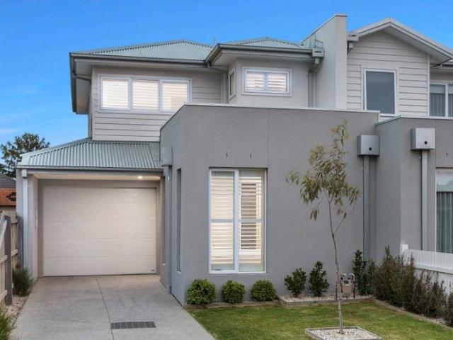 House for sale in Altona