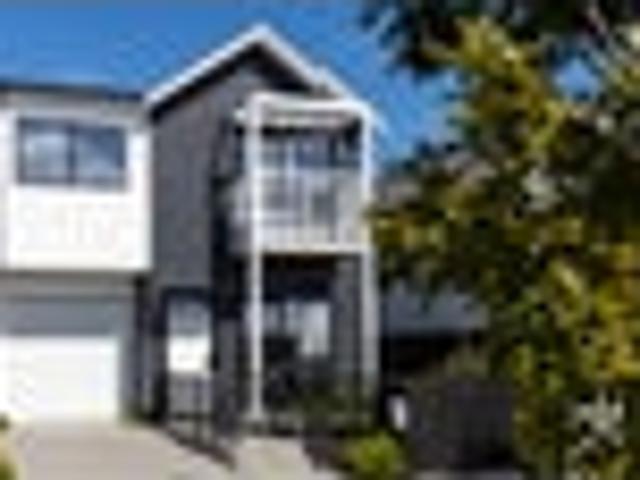 Townhouse for sale in Westgate, Henderson-Massey