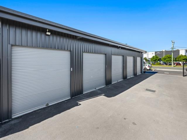 Warehouse for rent in Toombul, Queensland